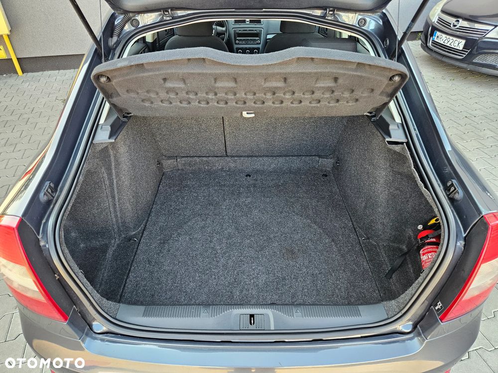 Skoda Octavia 1.6 Ambiente - 28