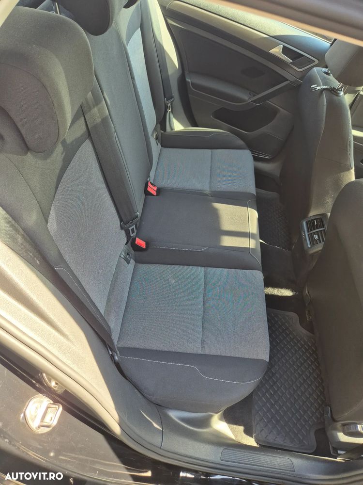 Volkswagen Golf - 6