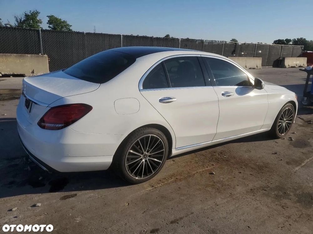 Mercedes-Benz Klasa C 300 4Matic 9G-TRONIC Exclusive - 4
