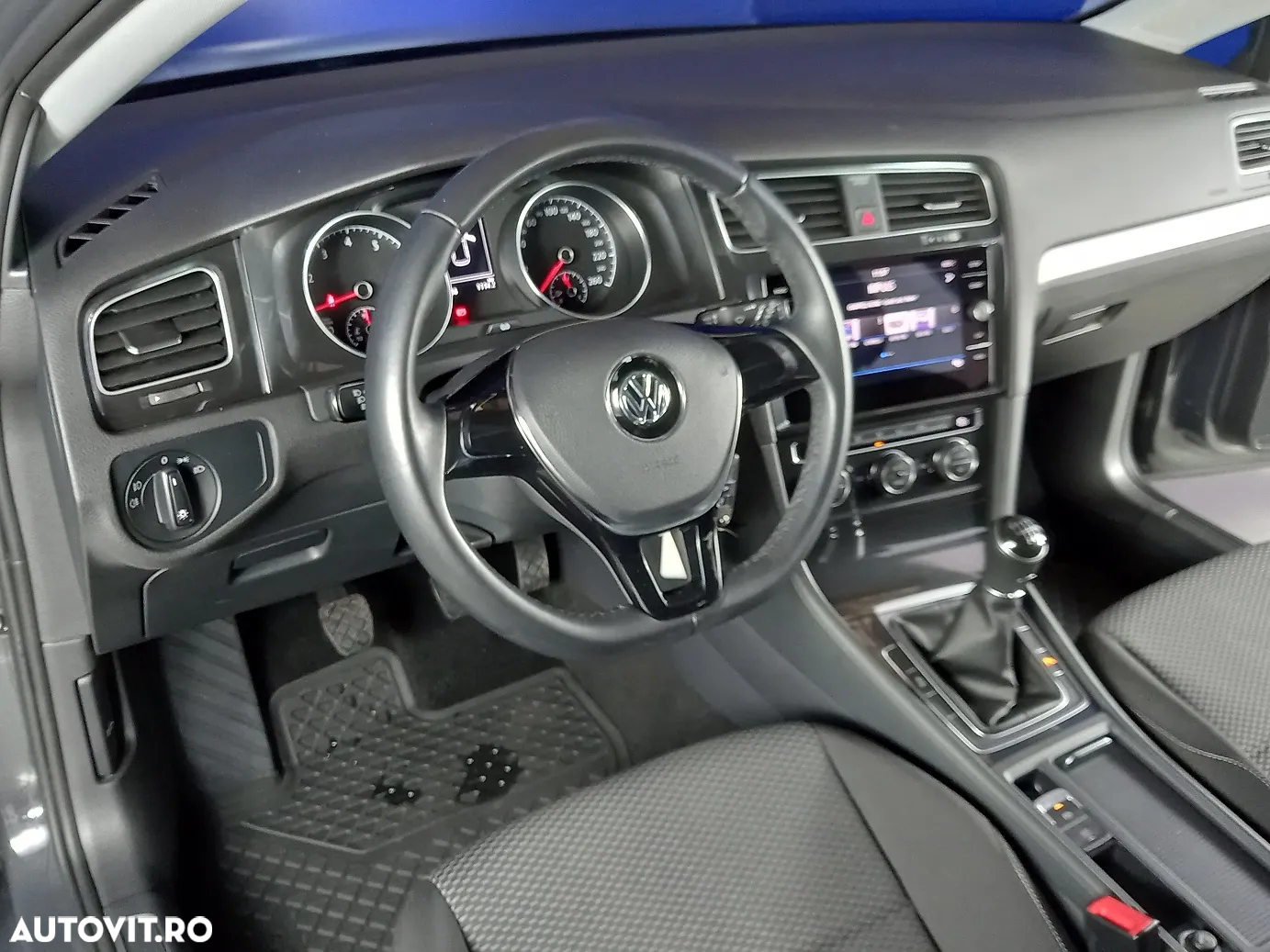 Volkswagen Golf - 10