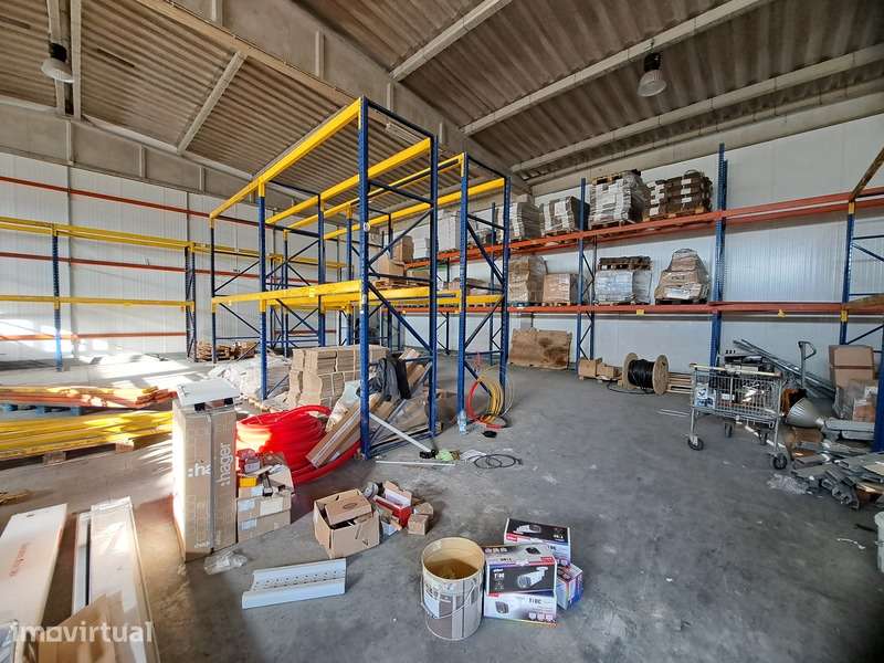 Armazém de 338 m² em Zona Industrial Junto à A8 em Torres Vedras - Grande imagem: 4/24