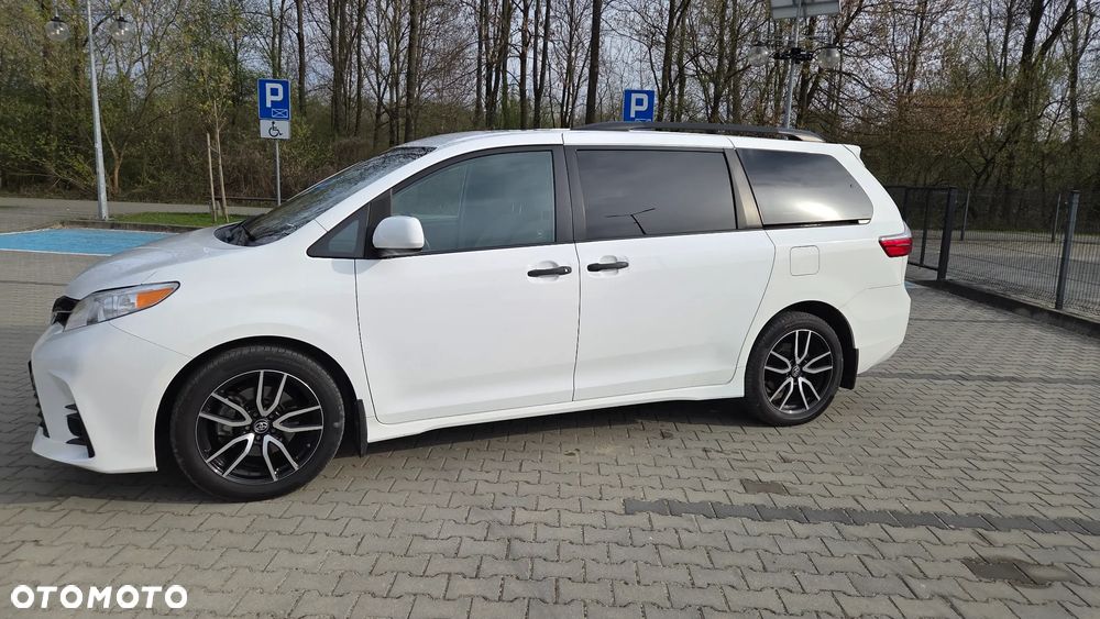 Toyota Sienna - 10