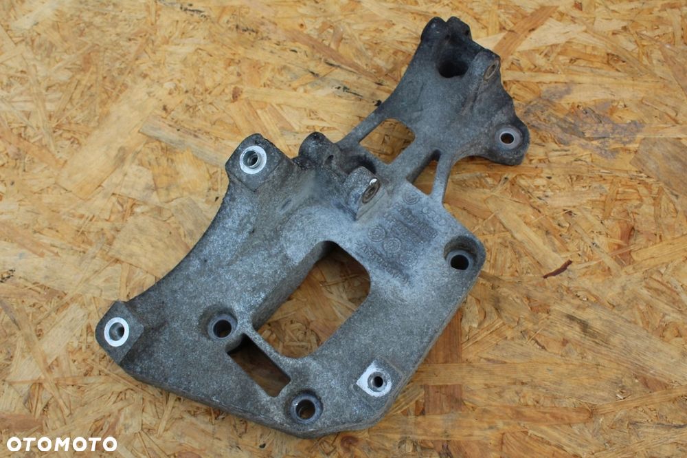 Łapa mocowanie alternatora 1.6 8V BSE audi vw seat skoda 06F903143F - 1