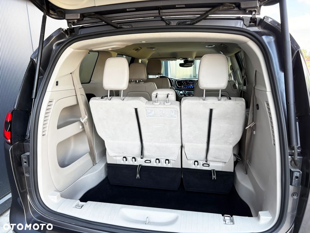 Chrysler Pacifica - 21
