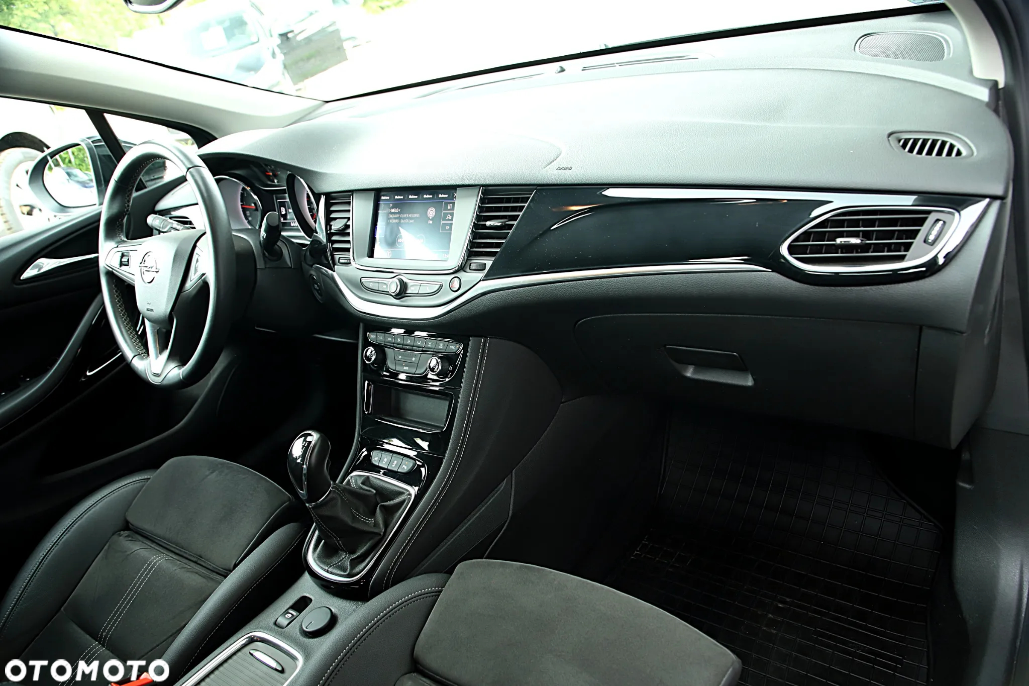 Opel Astra V 1.2 T Elegance S&S - 24