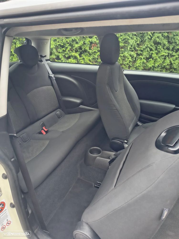 MINI 3 Portas One D - 13