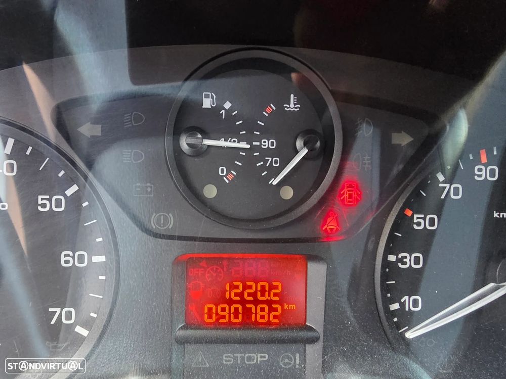 Peugeot Partner 1.6 HDI 3 lugares - 14