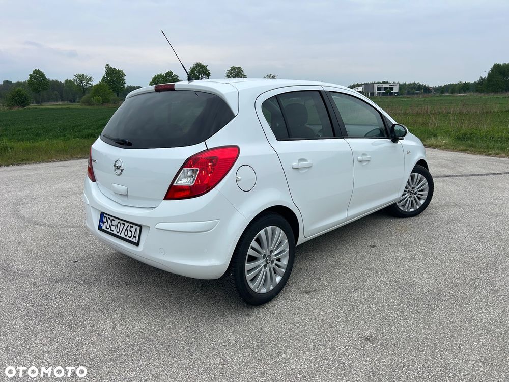 Opel Corsa 1.2 16V Essentia - 2
