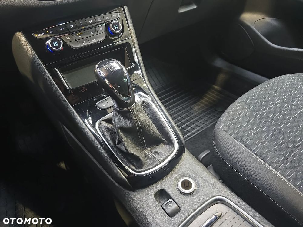 Opel Astra 1.2 T GS S&S - 16