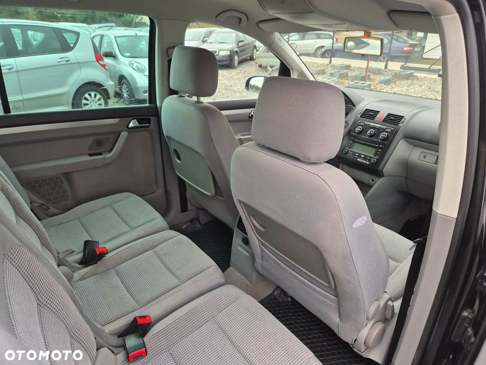 Volkswagen Touran 2.0 FSI Highline - 22