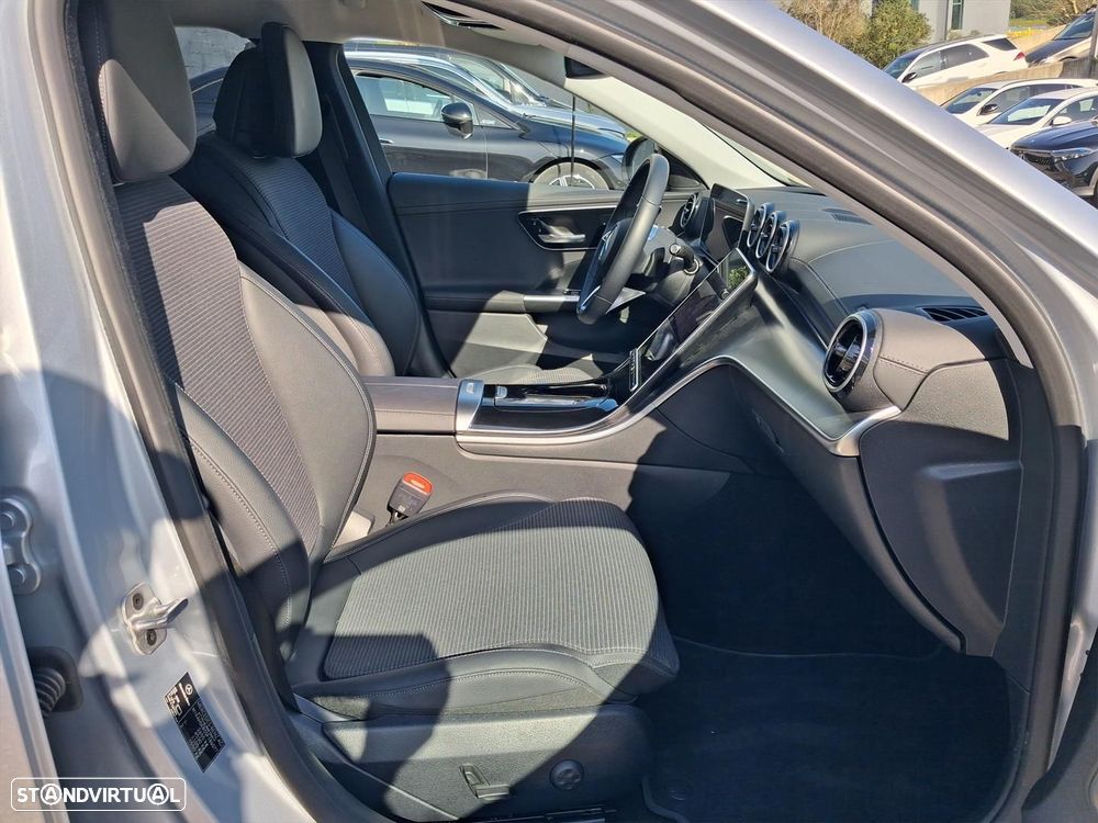Mercedes-Benz C 300 e Avantgarde — fotografia 13