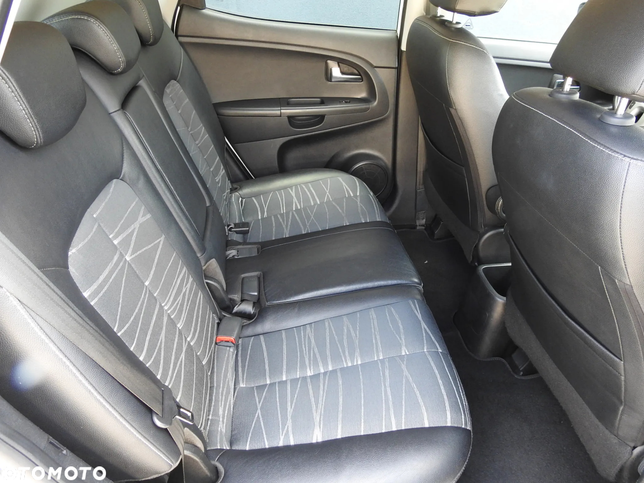 Kia Venga 1.4 CRDi 90 Business Line - 12