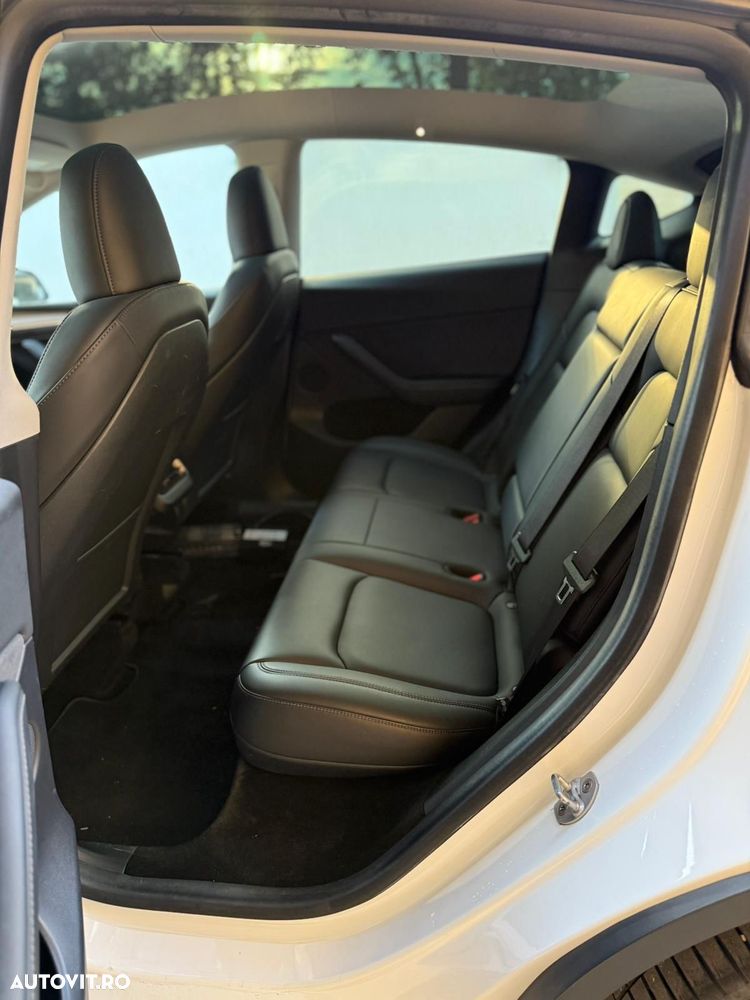 Tesla Model Y Long Range Dual Motor AWD - 14
