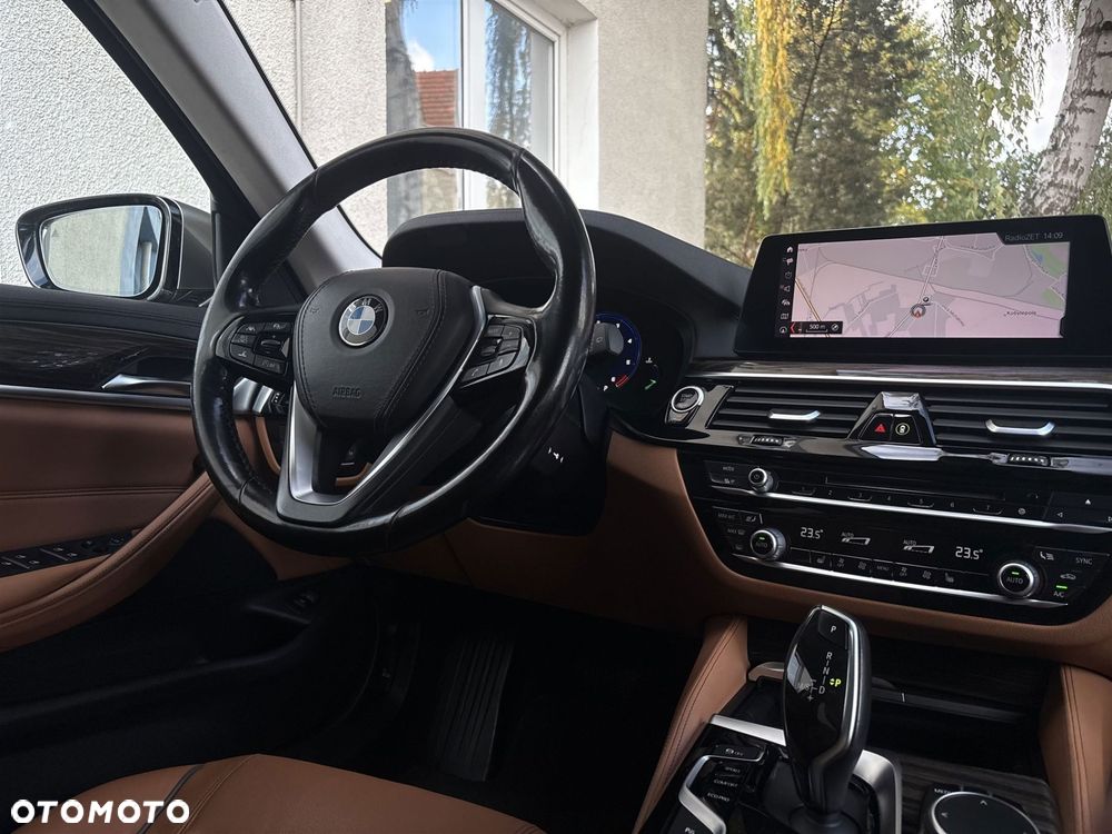 BMW Seria 5 530d xDrive - 15