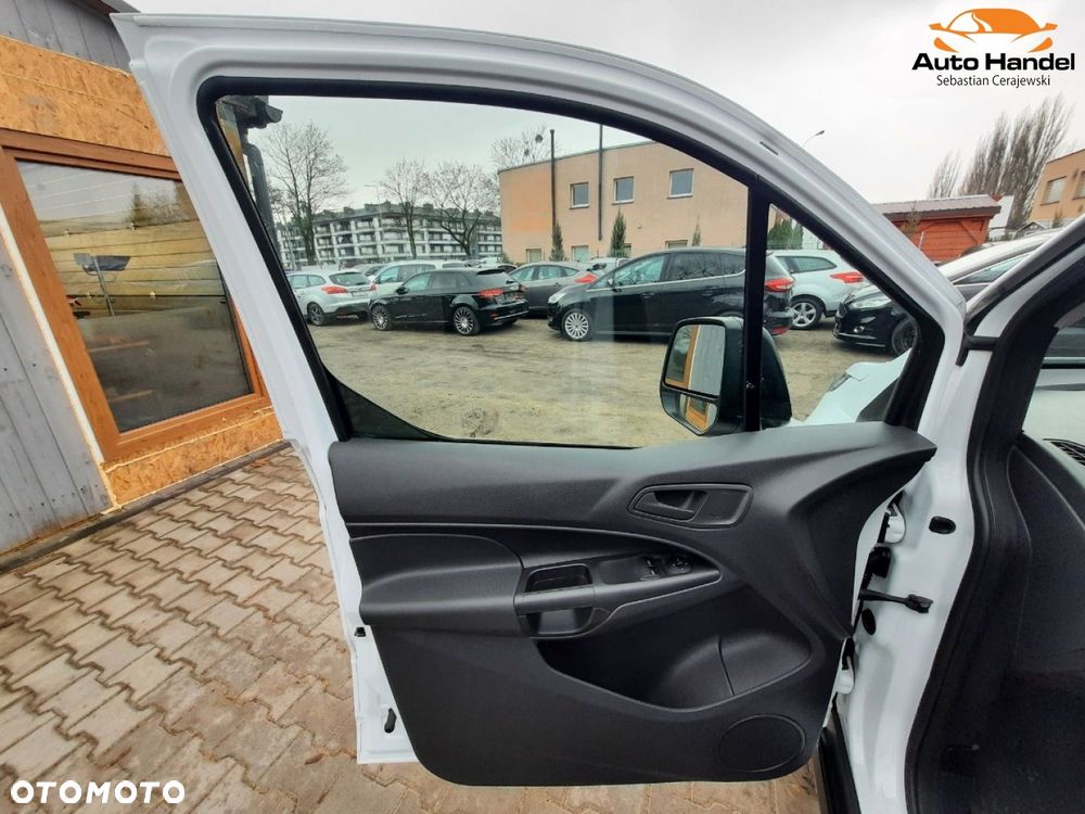 Ford Transit Connect - 28