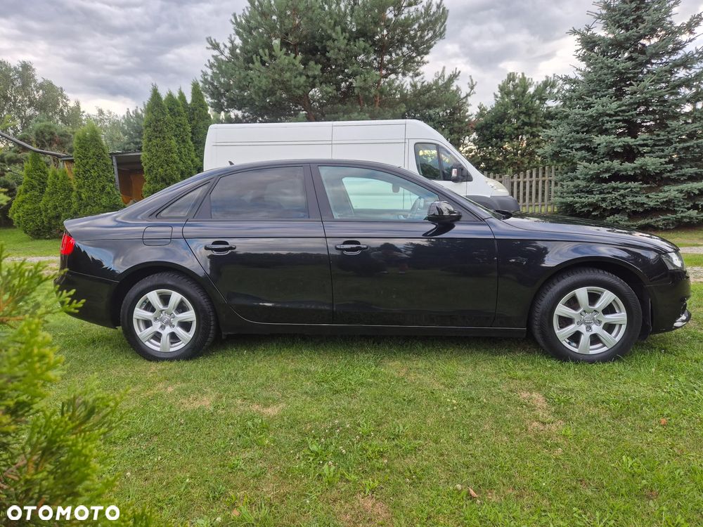 Audi A4 Limousine - 4