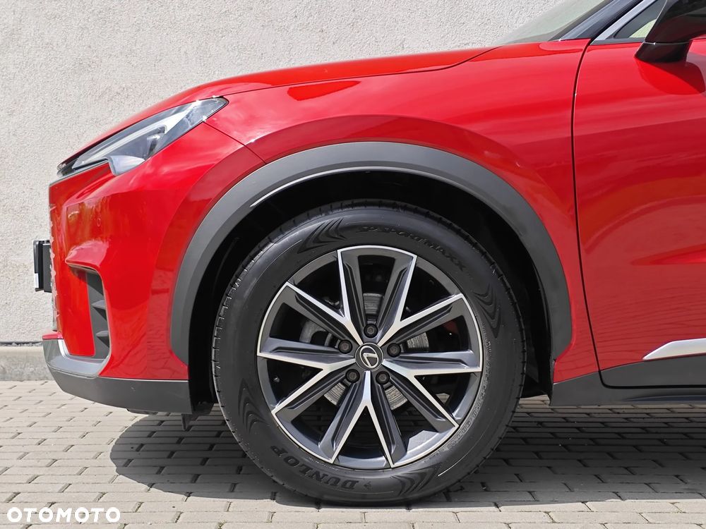 Lexus LBX 1.5 Hybrid Emotion - 8