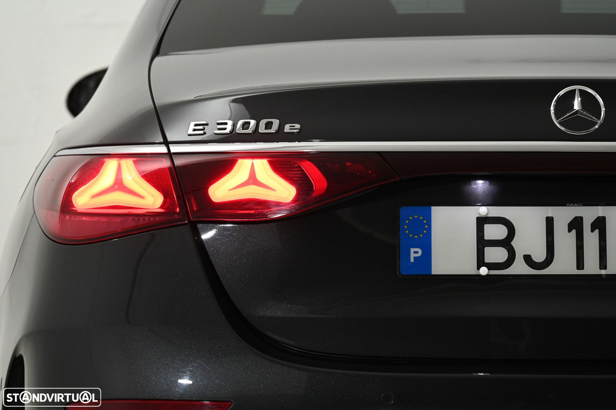 Mercedes-Benz E 300 e AMG Line - 13