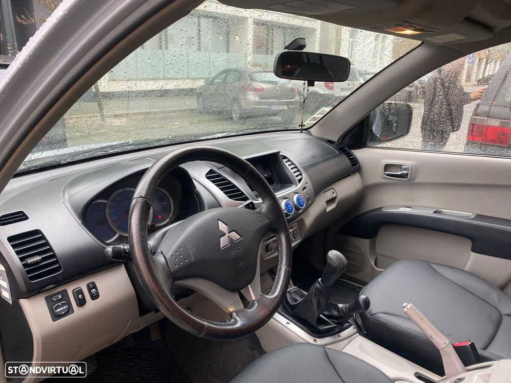 Mitsubishi L200 2.5 DI-D CD Intense 4WD - 17