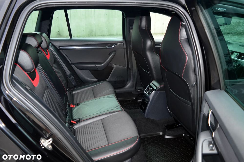 Skoda Octavia 2.0 TDI DSG RS - 12