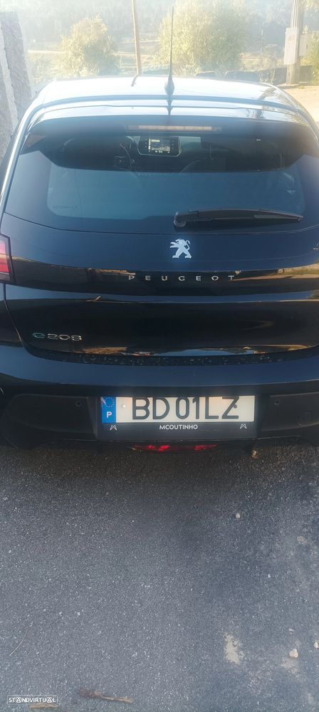 Peugeot 208 - 8