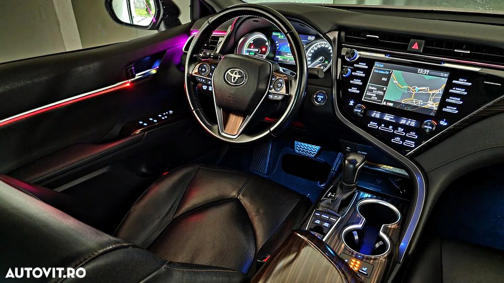 Toyota Camry 2.5 Hybrid Business - 33