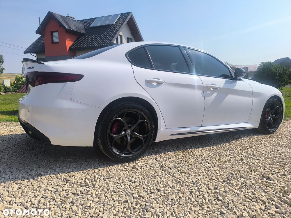 Alfa Romeo Giulia 2.0 Turbo 16V AT8-Q4 Ti - 3