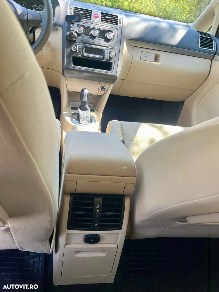 Volkswagen Touran 1.6 TDI DPF DSG Life - 10