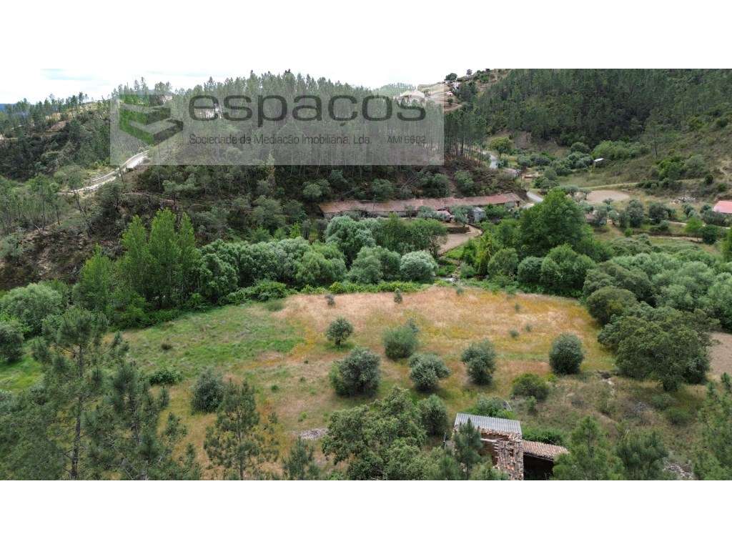 Terrenos próximos da praia fluvial - Sobrainho da Ribeira - Grande imagem: 4/12