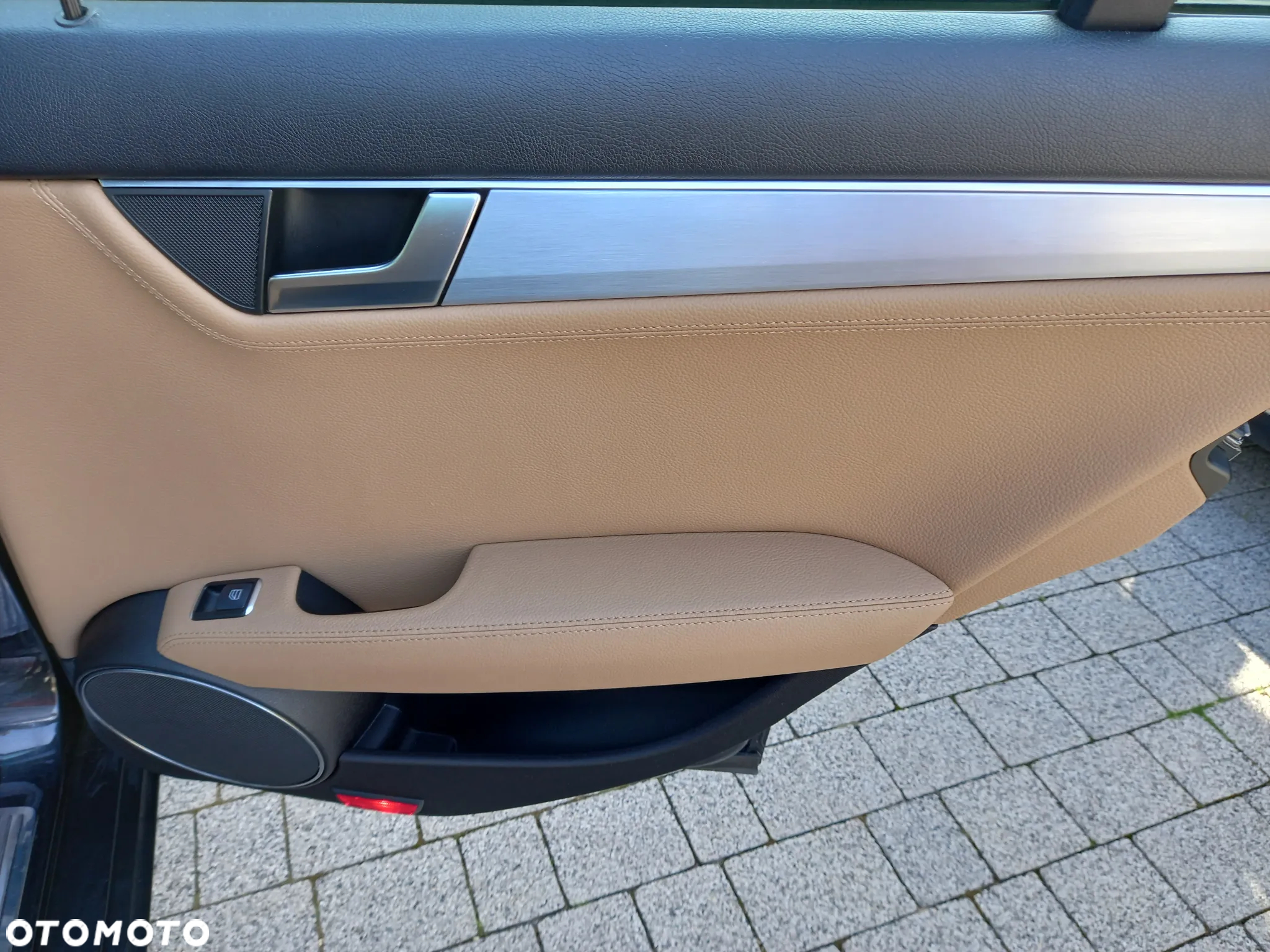 Mercedes-Benz Klasa C 250 CGI BlueEff Avantgarde - 17