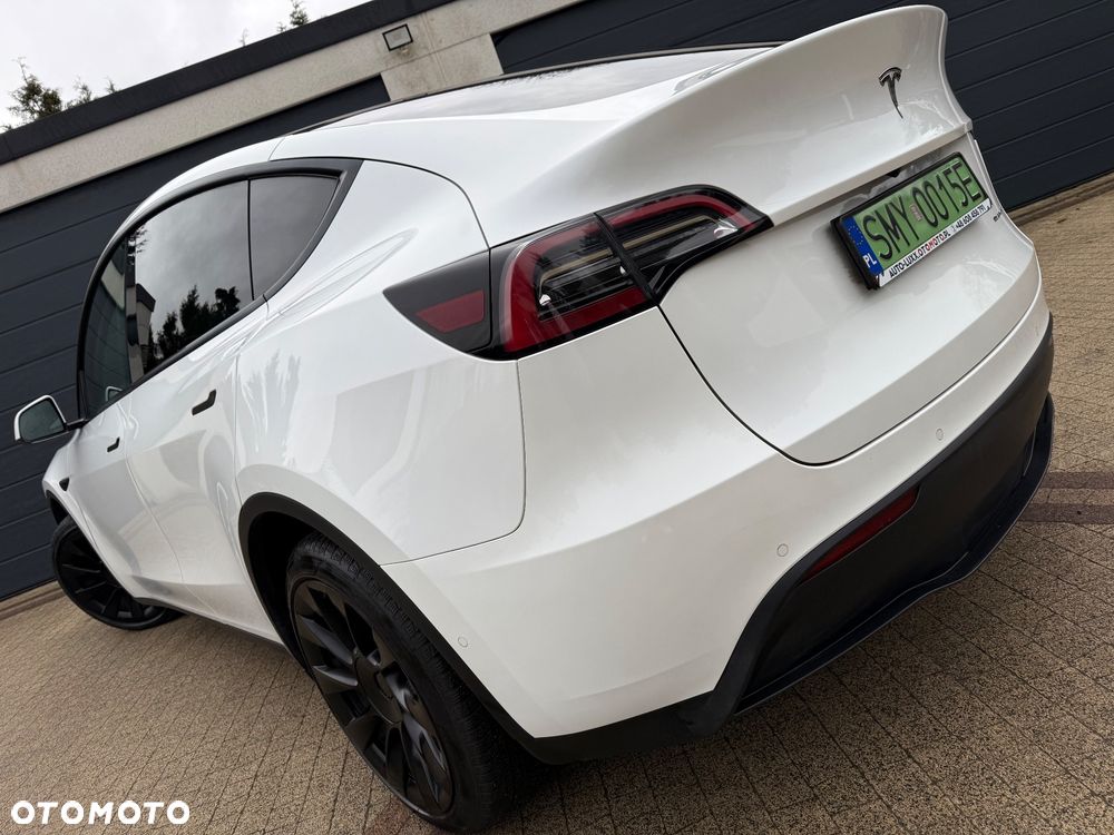 Tesla Model Y Long Range AWD - 11