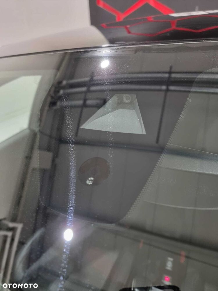 Peugeot 208 - 32