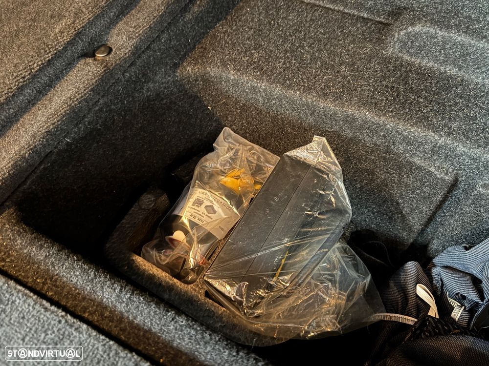 BMW 318 d Line Sport - 14