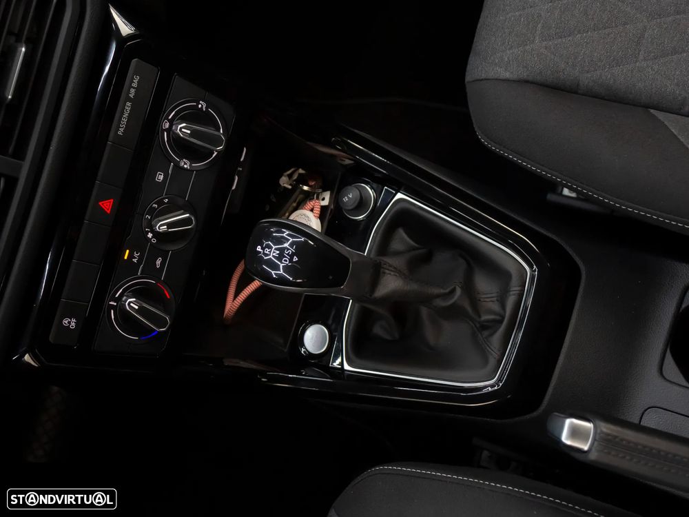 VW T-Cross 1.0 TSI Urban DSG - 33