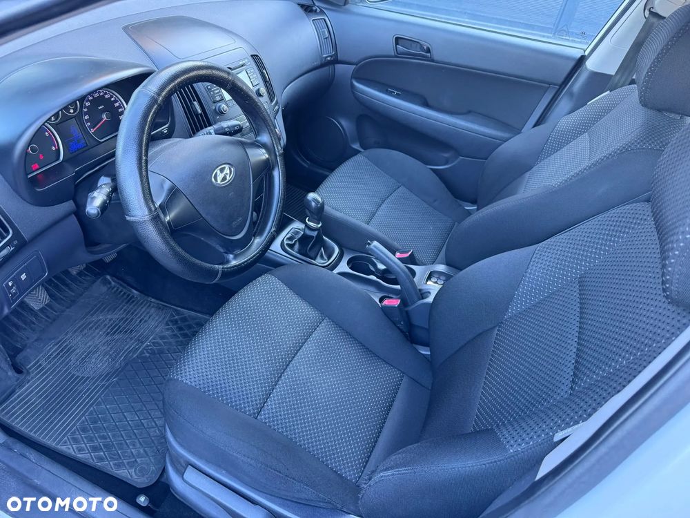 Hyundai i30 1.6 CRDi Base EU5 - 11