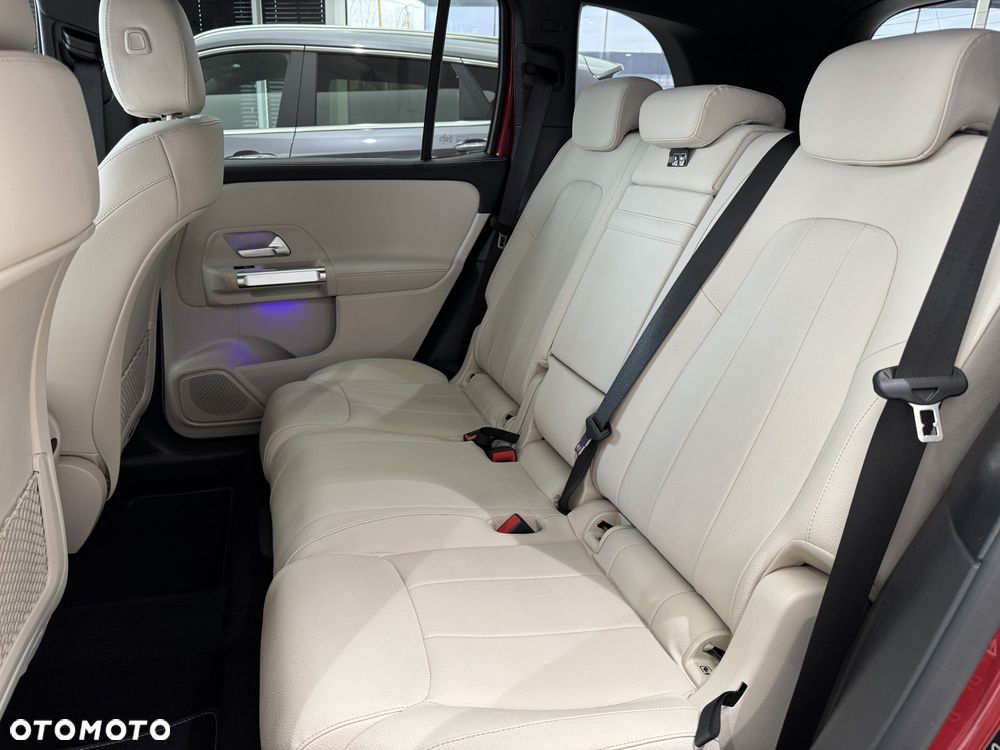 Mercedes-Benz GLB - 13