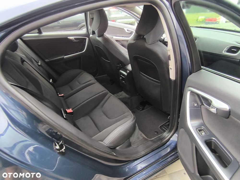 Volvo S60 D3 Momentum - 25