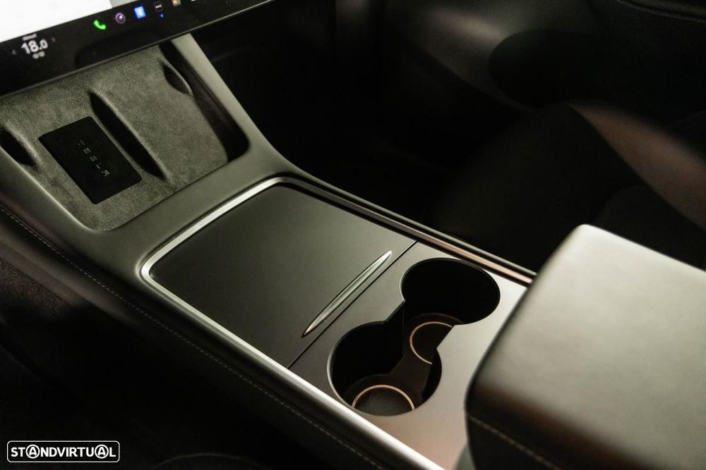 Tesla Model Y Long Range Dual Motor AWD - 24