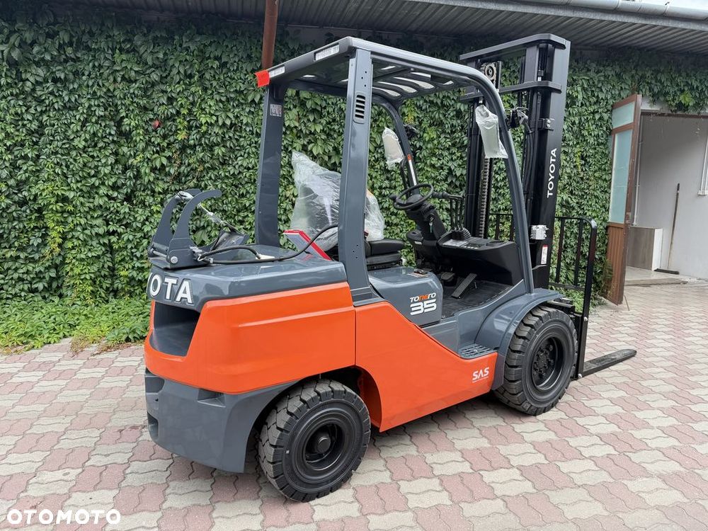 Toyota 02-8FGJF35 - 1