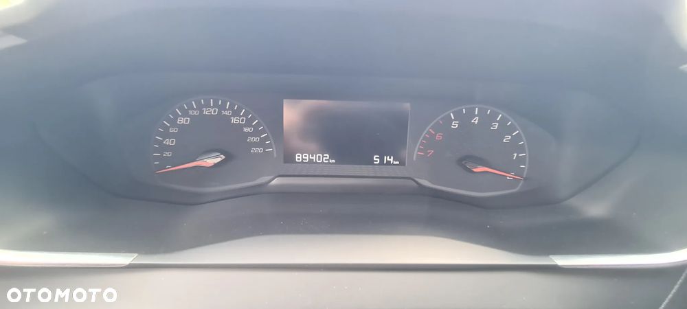 Peugeot 208 - 11