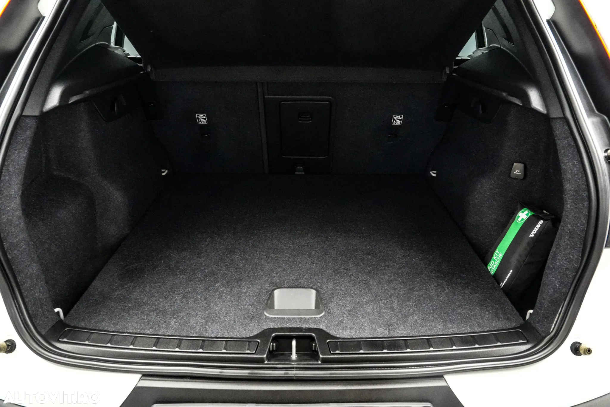 Volvo XC 40 T3 AT8 Momentum Pro - 22