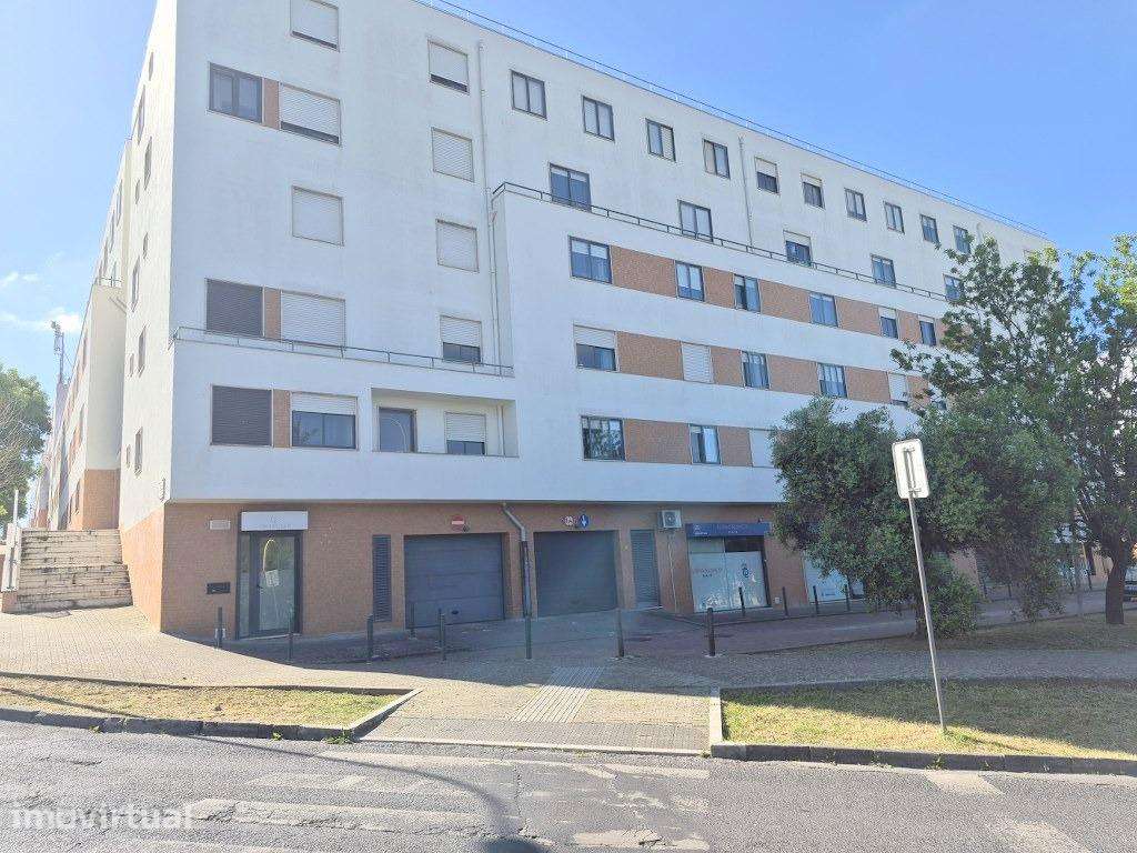Apartamento T2 com Parqueamento - Grande imagem: 2/25