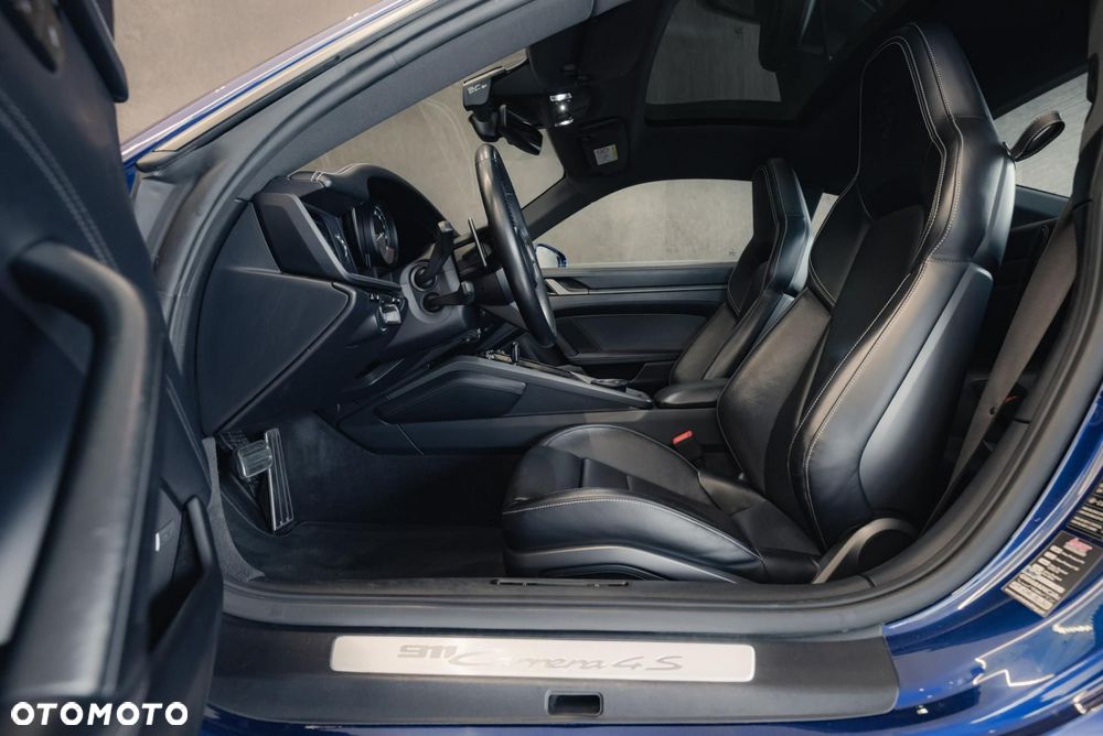 Porsche 911 Carrera 4S - 14