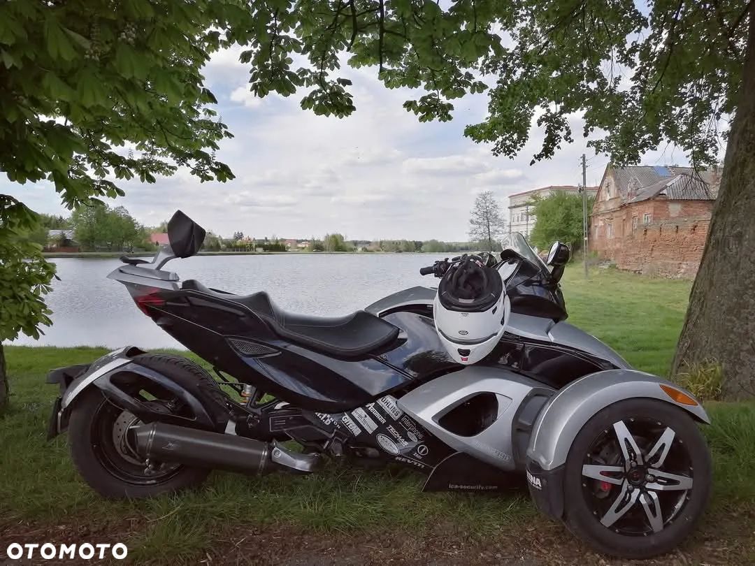 Can-Am Spyder - 1