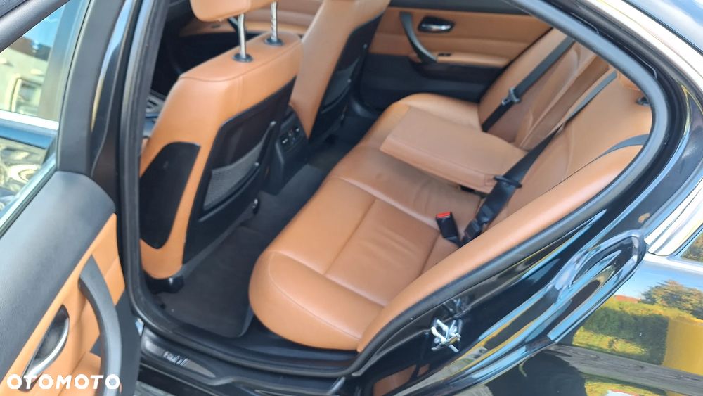 BMW Seria 3 325i Edition Sport - 12