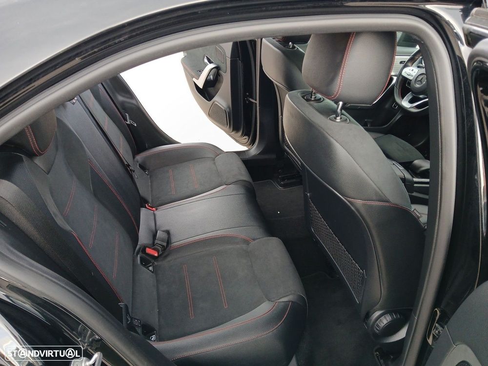 Mercedes-Benz A 250 e 8G-DCT AMG Line - 12