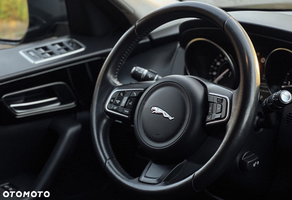 Jaguar F-Pace 2.0 i4D AWD Pure - 23