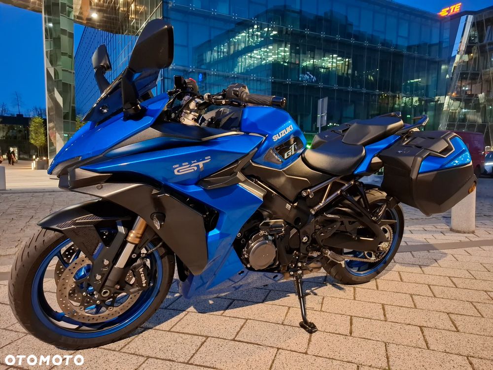 Suzuki GSX - 32