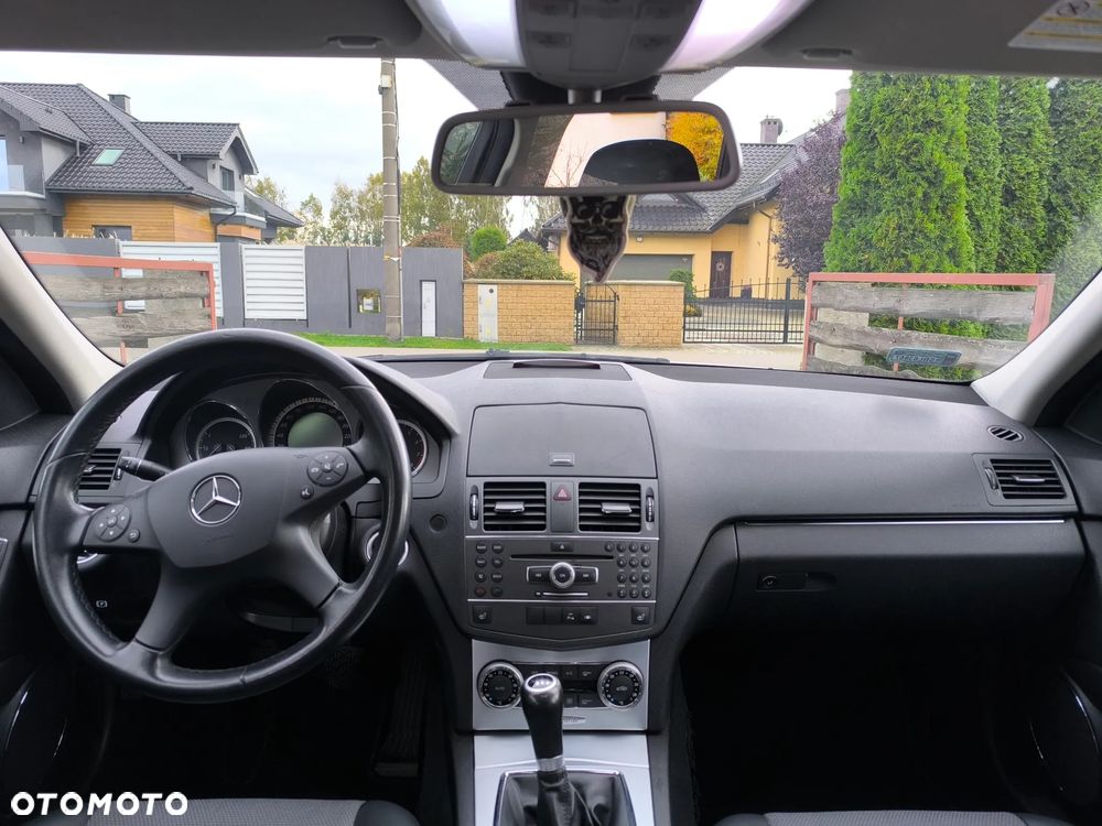 Mercedes-Benz Klasa C 180 CGI BlueEff Avantgarde - 22