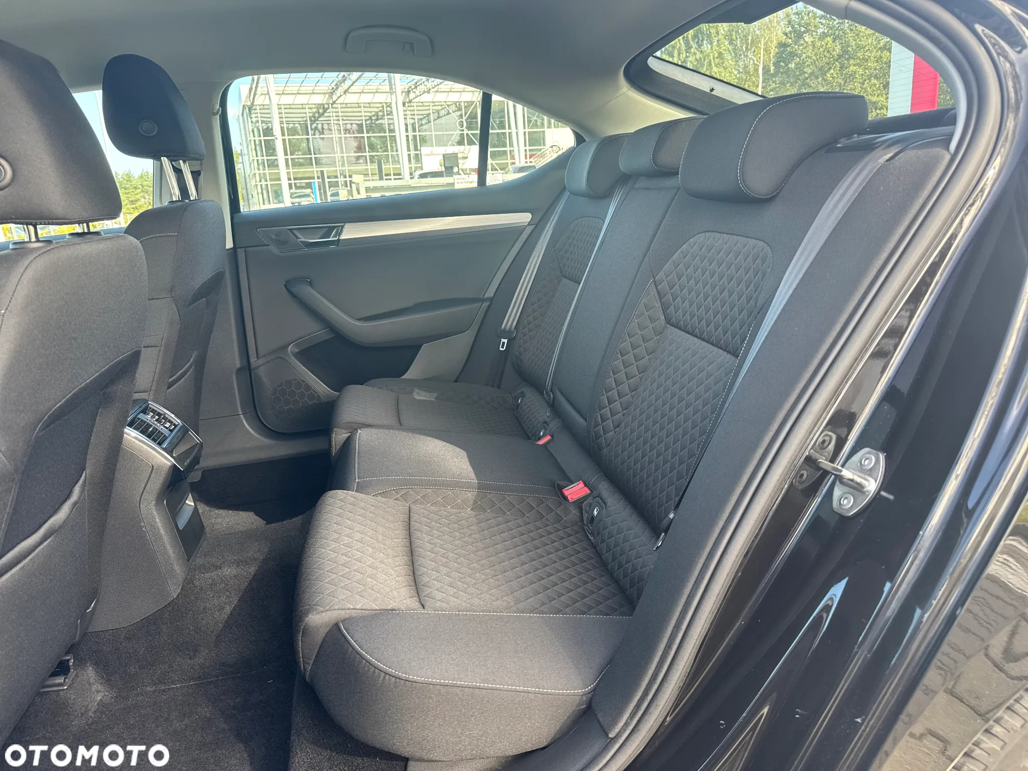 Skoda Superb 2.0 TDI SCR Ambition - 11